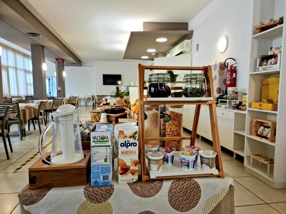 Hotel Elefantino Grey - Free Breakfast & Brunch Until 13-00 - Vicinissimi A Mirabilandia Milano Marittima Kültér fotó